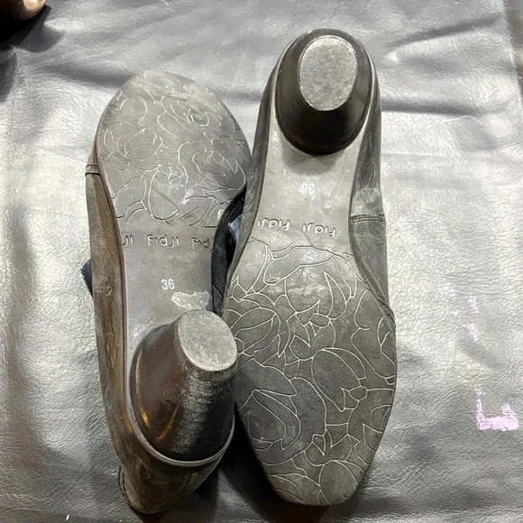 Elegant Gray Ankle Booties - Picture 4 of 6